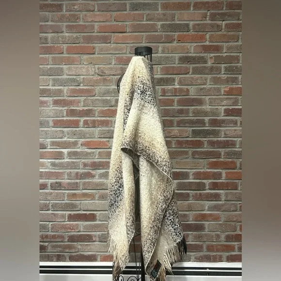 One Size Fits All Cape/Poncho, Molina by Jimmy Hourihan, Bought In Ireland - Picture 4 of 6